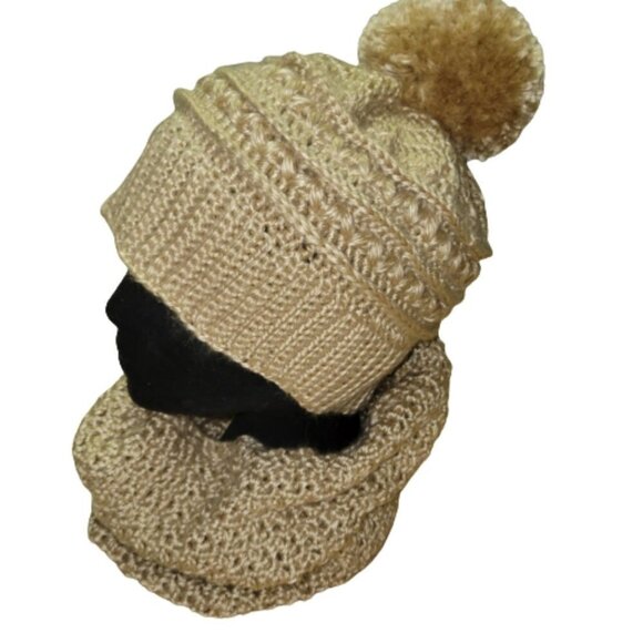 Hand made crochet 2 piece set beannie with color, big pompom - Picture 2 of 4